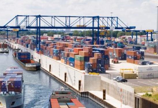 Export-Hub im Duisburger Hafen Export-Hub im Duisburger Hafen